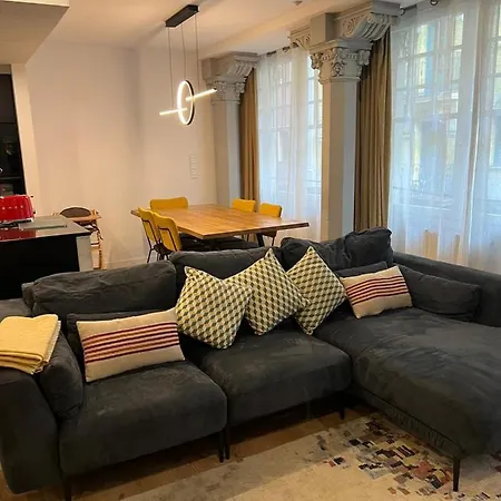 Apartamento Palacete Frente Al Casco Viejo De Bilbao