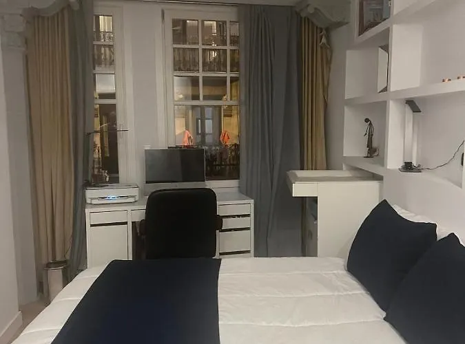 Palacete Frente Al Casco Viejo De Апартаменти Більбао