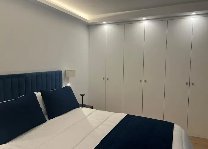 Апартаменти Palacete Frente Al Casco Viejo De *