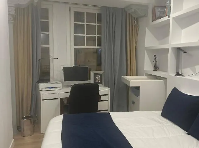 Palacete Frente Al Casco Viejo De Apartamento *