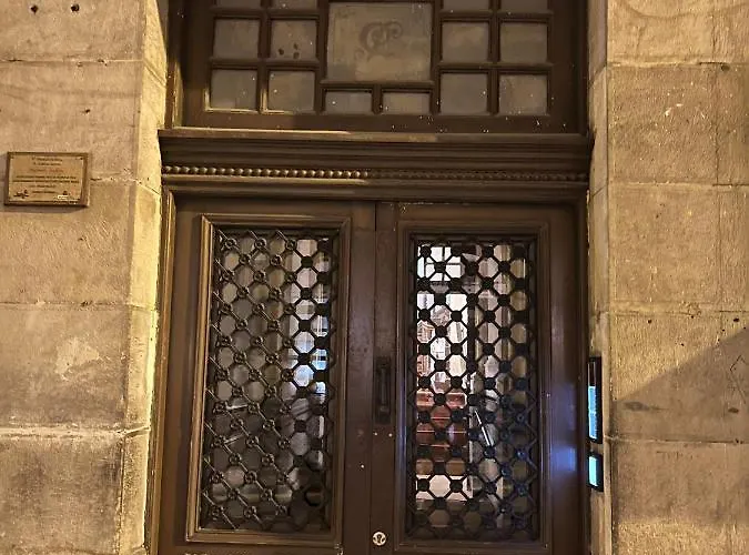 Palacete Frente Al Casco Viejo De Apartamento *