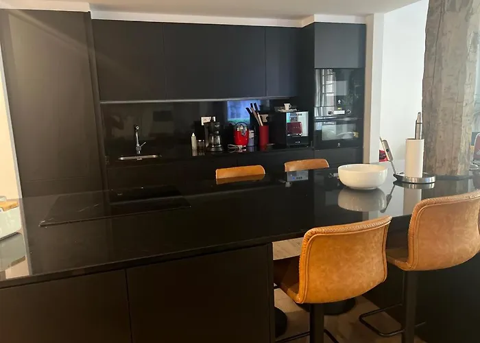 Palacete Frente Al Casco Viejo De Bilbau