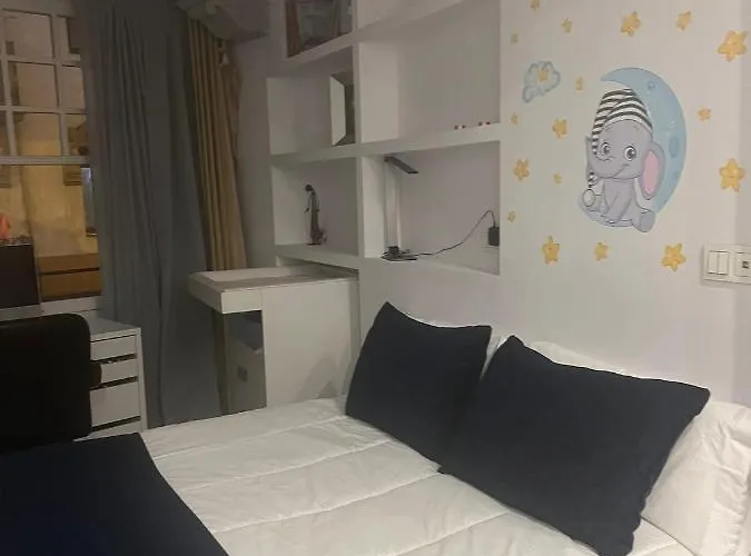 Palacete Frente Al Casco Viejo De Apartamento *